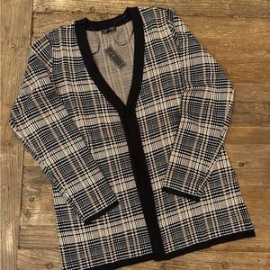 Stylish Black and White Plaid Cardigan